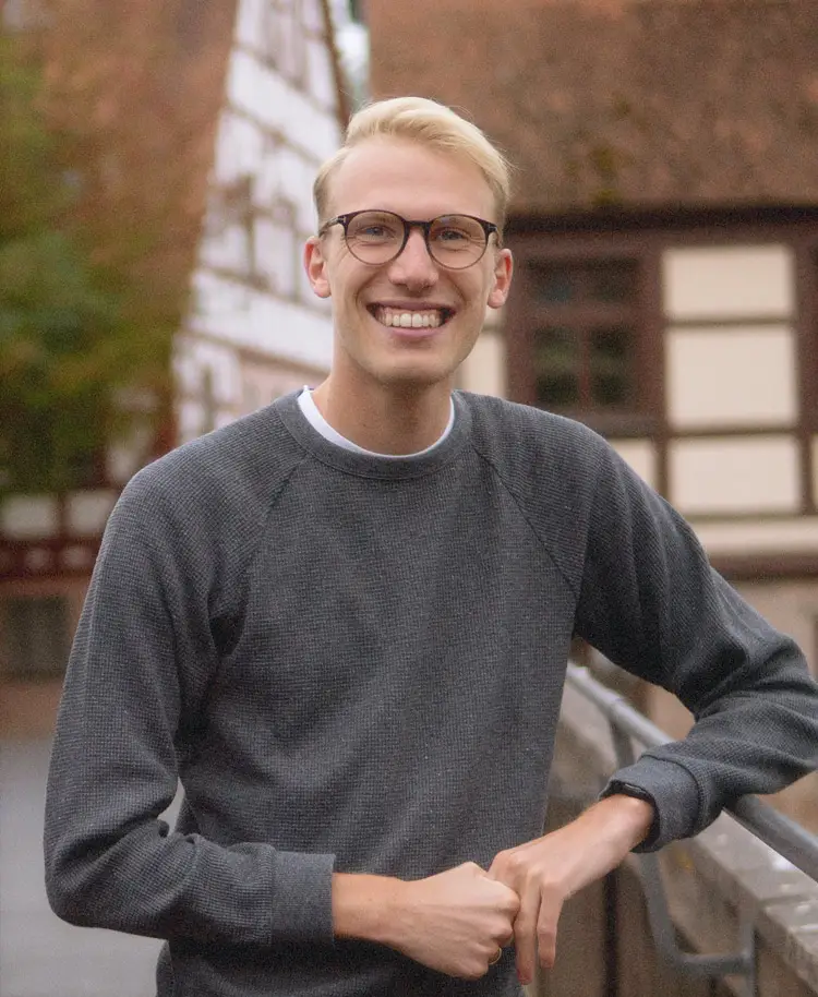 Portrait von Lukas Dänzer – Projektmanagement & Marketingstratege bei Chapter Studios in Nürnberg